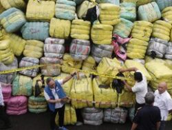 Bareskrim Sita 1.883 Bal Pakaian Bekas dari Jepang dan Korea