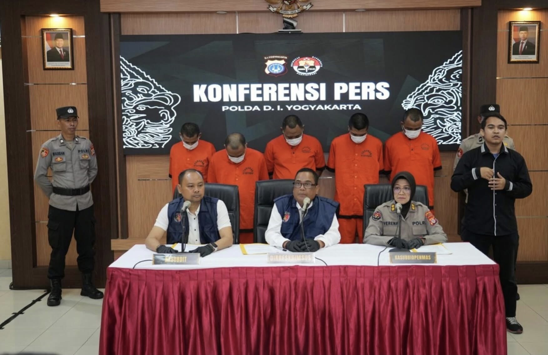 Polda DIY menangkap lima pelaku judi online setelah laporan warga. Polisi tegaskan tidak ada toleransi terhadap perjudian daring.