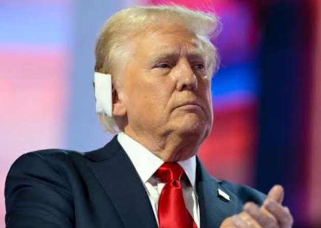 Trump umumkan tarif 100% impor chip kecuali bagi perusahaan yang bangun pabrik di AS. Apple tambah investasi besar.