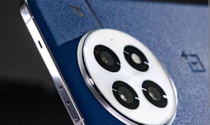 Fantastis! Layar OnePlus 15 Bawa Refresh Rate 165Hz BOE