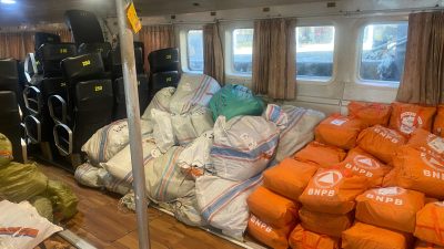 Akses Darat Terputus, BNPB Kirim 27 Ton Bantuan Logistik ke 5 Wilayah Aceh Via Kapal Express Bahari