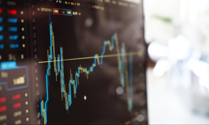 IHSG Ditutup Menguat 8.263, Sektor Utilitas dan Teknologi Menopang
