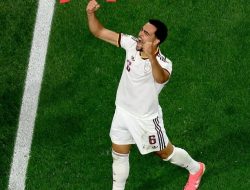 Taktik Formasi Empat Dua Tiga Satu Tampilkan Duel Sengit Lini Tengah Di Dallas Stadium